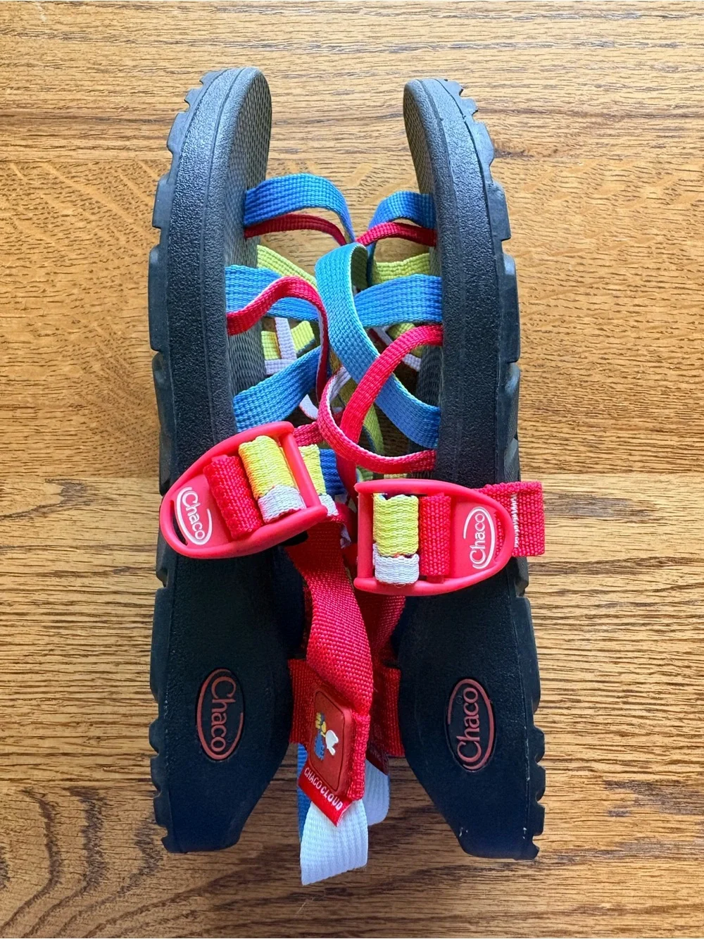 Chacos Cloud women’s 8 Blue, red & yellow Woodstock/Guitar Active Strap Sandals